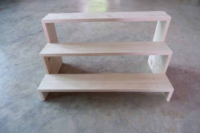 ชั้นไม้​ ขั้นบันได​ 3 ขั้น​ ทรงสูง​ ชั้นวางกระบองเพรช​ ชั้นวางของ​ กว้าง27cmxยาว45cmxสูง25cm หน้าไม้กว้างสุด9cm - รูปที่ 4