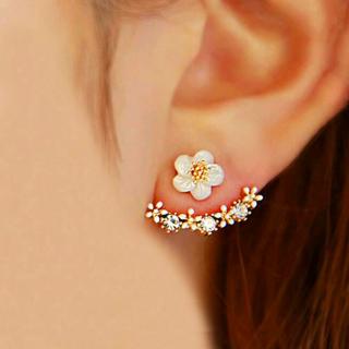 Fashion Crystal Jewelry Cute Cherry Blossoms Flower Stud Earrings for Women Imitation Pearl Small Daisy Earrings Brincos 2020