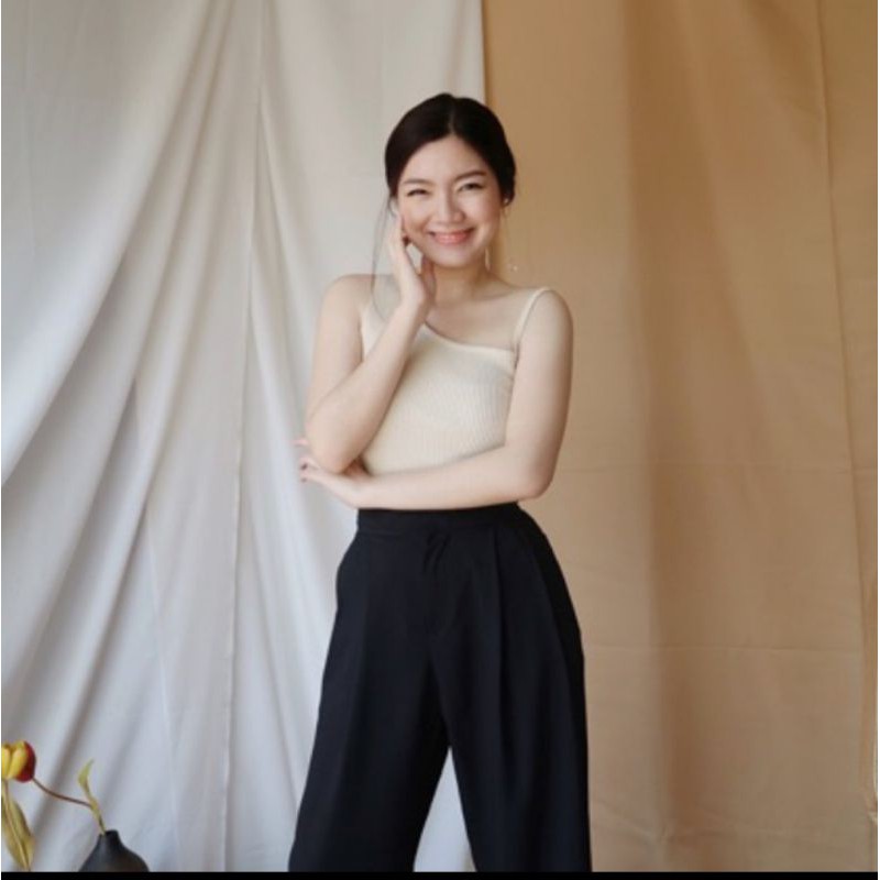 ส่งต่อเสื้อสายเดี่ยวCamailaTOPจากร้าน93favorsofficial