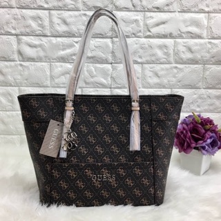 New GUESS LARGE TOTE  BAG 🍭