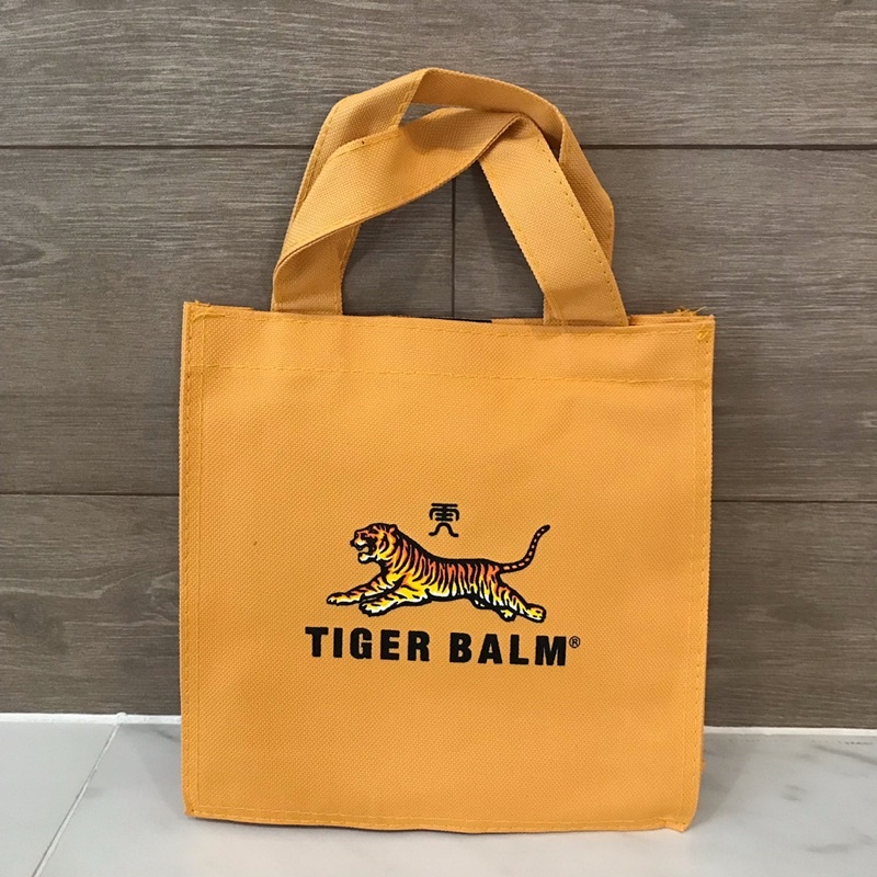 กระเป๋า กระเป๋าคล้องมือ ลาย TIGER BALM เท่มาก ลายน่ารักมาก ไม่ซ้ำใครแน่นอน ของใหม่ มือ 1 ยาดม ยาหม่อ