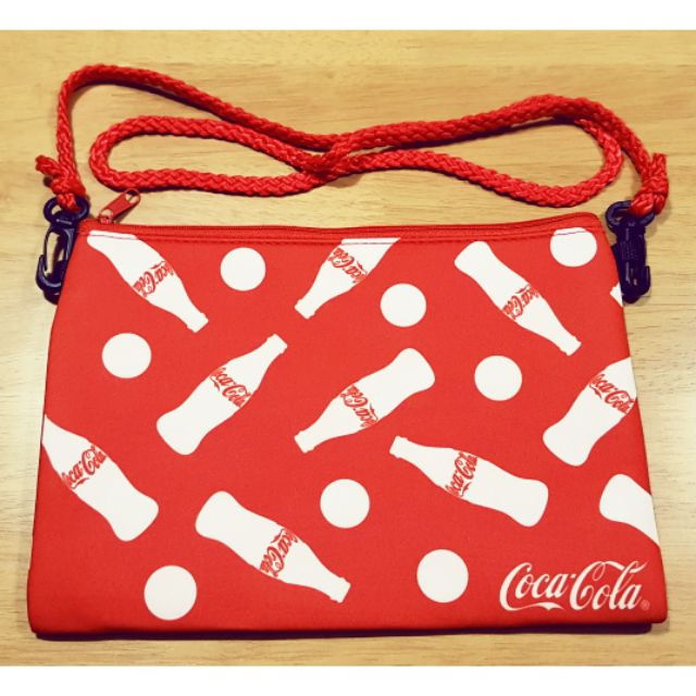 กระเป๋าผ้าเก็บความเย็น โค้ก COCA-COLA COKE สีแดงสดใส ของญี่ปุ่น มีสายสำหรับสะพายได้ด้วย หายาก ของใหม่