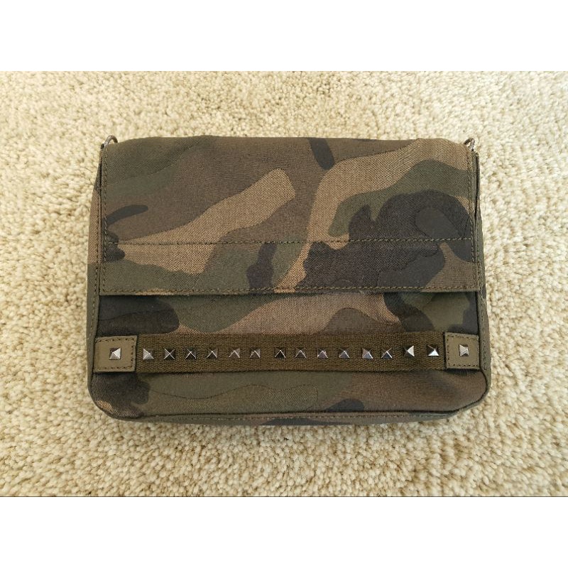 Valentino camouflage rockstud bag [ของแท้](มือสอง)