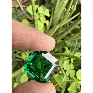 Synthetic Emerald Square 13x13 10cts มรกตสีเขียวนาโนสังเคราะห์ รูปไข่ ขนาด 13X1มม 1 เม็ด เกรด สวยไฟดี