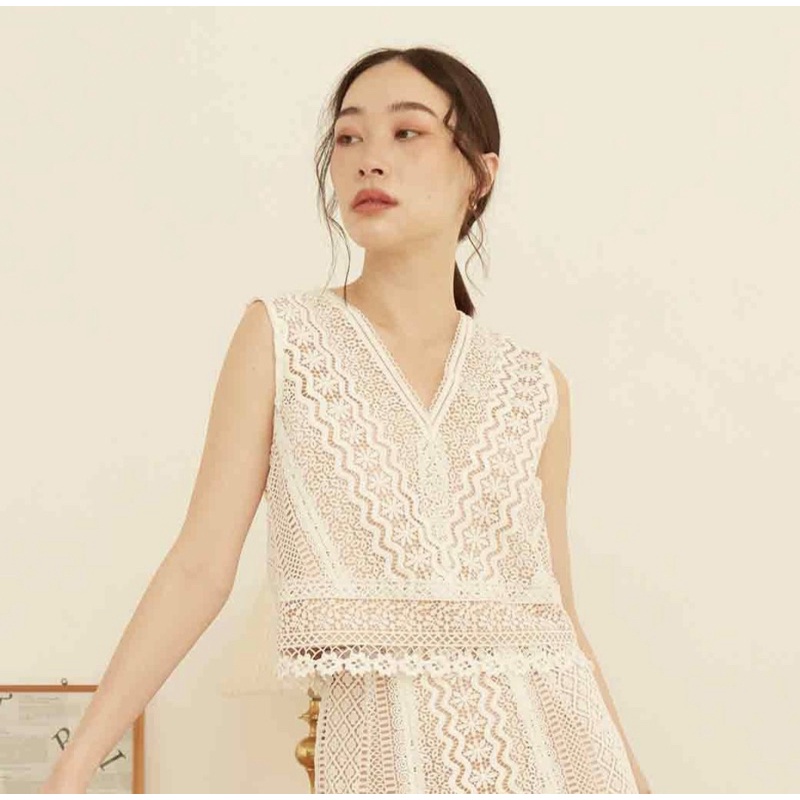 เสื้อลูกไม้ Perana brand รุ่น Hana Crop Perana_brand