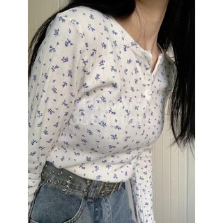 (รวม)preorder brandy melville ZELLY FLORAL EYELET BUTTON LONG SLEEVE TOP