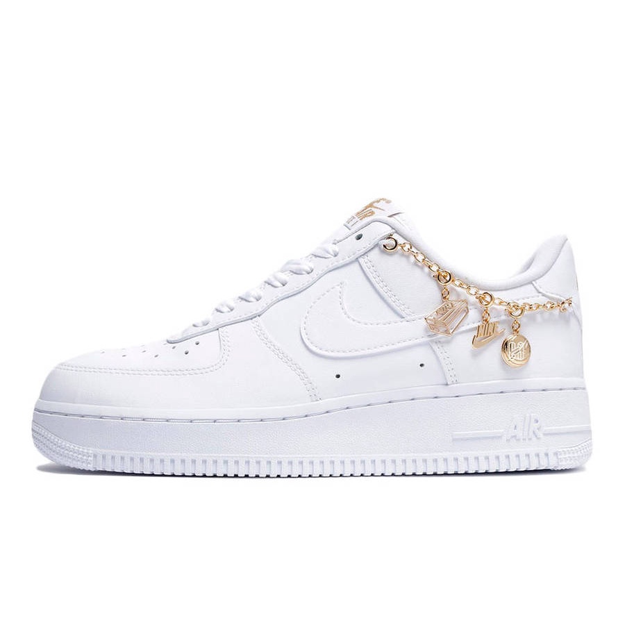 nike air force  มีชาร์ม สุดคิ้ว