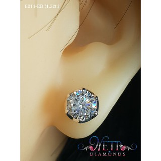 ต่างหูเพชรข้างละ 1.2 กะรัต 7A เจียระไน 81 เหลี่ยม ทำจาก เพชร CZ, Cubic Zirconia หรือ เพชรโคลนนิ่ง ดีไซน์เรียบหรู ทันสมัย