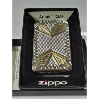 ZIPPO  ARMOR CASE  28808   DAGGER ผลิตปี2014   สีเงิน ผิวโครเมี่ยม  ลายแกะลงเนื้อลึกๆ  ตัวถังหนาพิเศษ1.5เท่า ของแท้