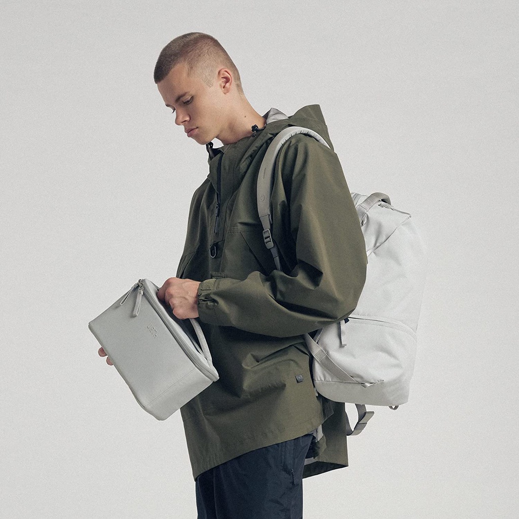URTH Arkose 20L Backpack + Camera Insert (Black/Ash Grey/Beige) Weatherproof สินค้าประกันศูนย์ไทย [UBBKPCCB20A]