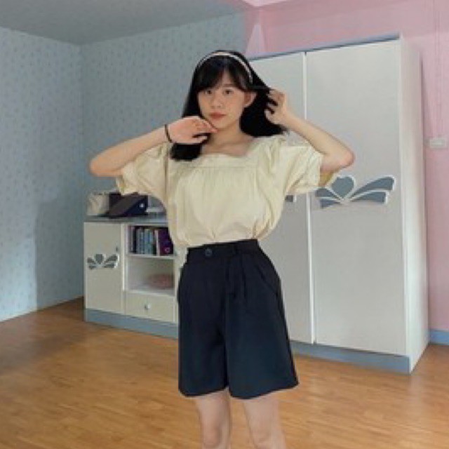 ส่งต่อ เสื้อ สีครีมคอเหลี่ยม Stylist shop