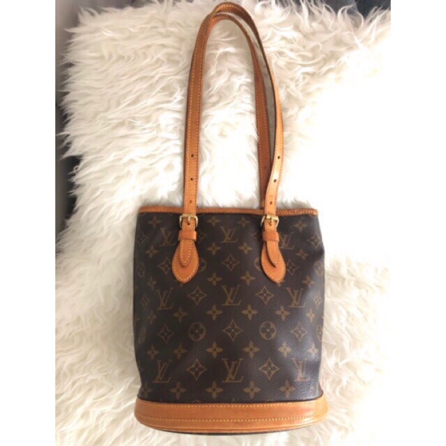 ‼️Sold Out‼️กระเป๋าหลุยส์แท้ 💯% รุ่น LV Bucket pm มือ 2 ลายโมโนแกรม