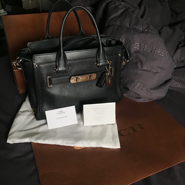 กระเป๋า Coach รุ่น Swagger 27