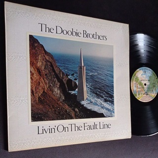 แผ่นเสียง 12 นิ้ว กลุ่มศิลปินยอดนิยมในอดีต The Doobie Brothers ทดลองฟังได้ครับ