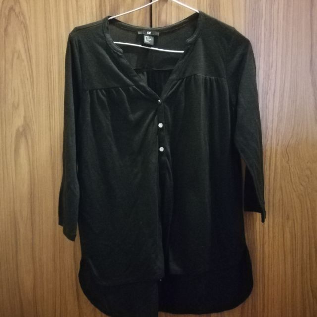 เสื้อ H&M สีดำ มือสอง 50 บาท