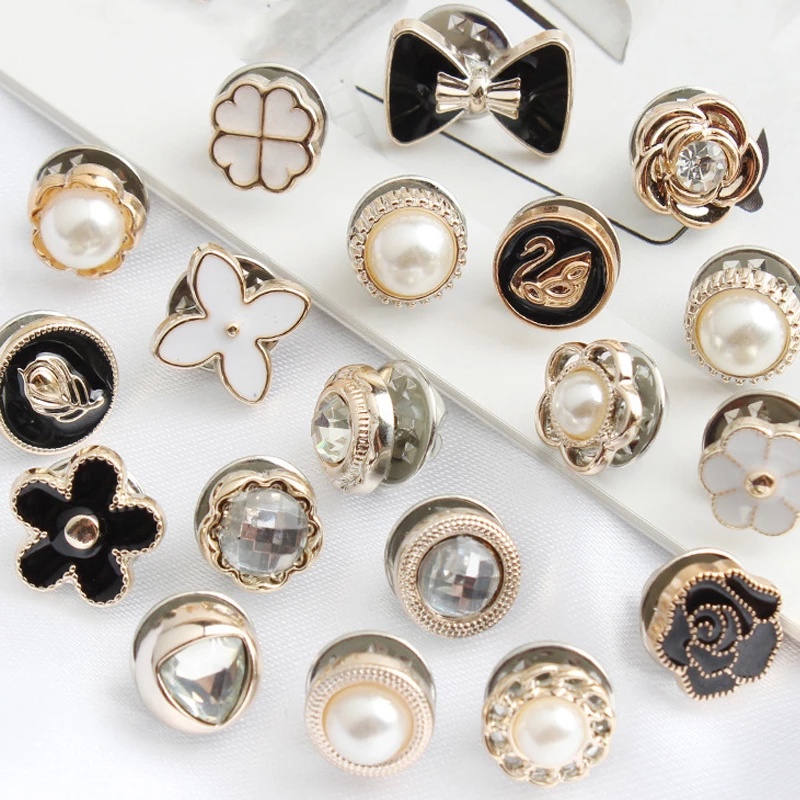 6 ชิ้นปุ่มเข็มกลัดชุดเลียนแบบเพิร์ล Rhinestones Pin Coat เสื้อผ้าอุปกรณ์เสริมป้องกันการเปิดรับแสงเข็มกลัดสําหรับผู้หญิงเสื้อผ้า