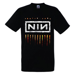 【🔥🔥】Nine Inch Nails Nin Logo 2 เสื้อยืดสีดำเสื้อร็อคร็อคเสื้อยืดวงดนตรีร็อคเสื้อยืดเสื้อผู้ชายเสื้อ Tee ตลก