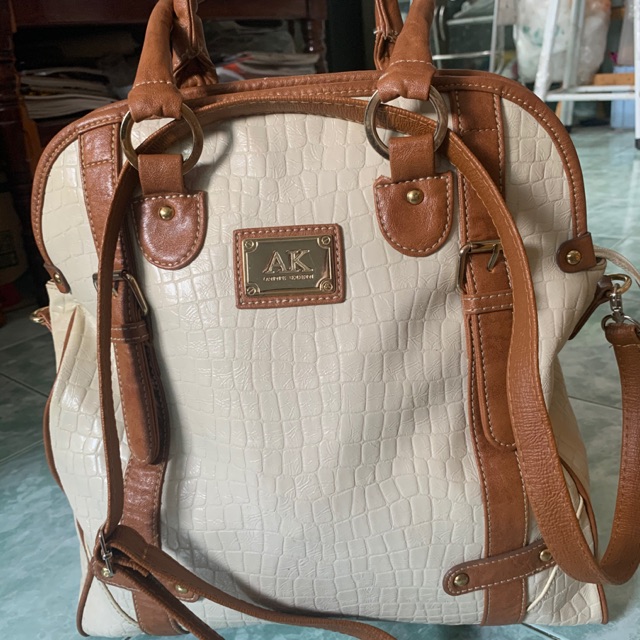กระเป๋าถือและสะพายได้ AK Anne Klein