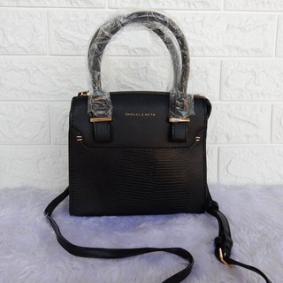 Charles &amp; Keith Structured Handbag (โค้ดช้อปฟรี 120 บาท)