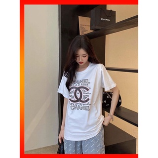 เสื้อยืดแขนสั้นลําลอง พิมพ์ลายโลโก้ TEE CHAN ขนาดใหญ่ แฟชั่นคู่รัก สําหรับผู้ชาย และผู้หญิง ไซซ์ S - 5X