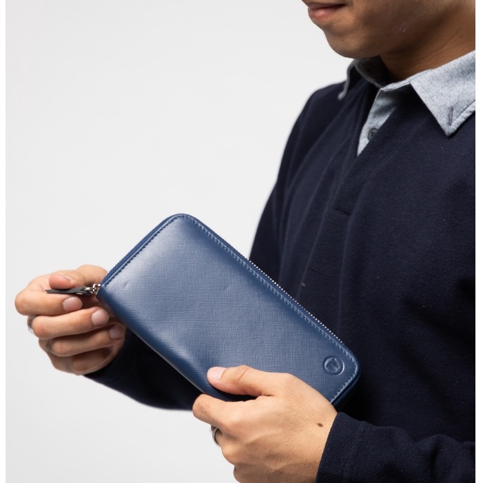 WALLER  กระเป๋าสตางค์หนังแท้ รุ่น Saffiano ใบยาว ซิบรอบสีดำ/น้ำเงิน