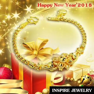 Inspire Jewelry สร้อยข้อมือทองลายดอกไม้ข้างมีหัวใจตอกลาย  แบบร้านทอง . งานทองไมครอน ชุบเศษทองคำแท้ พร้อมถุงกำมะหยี่