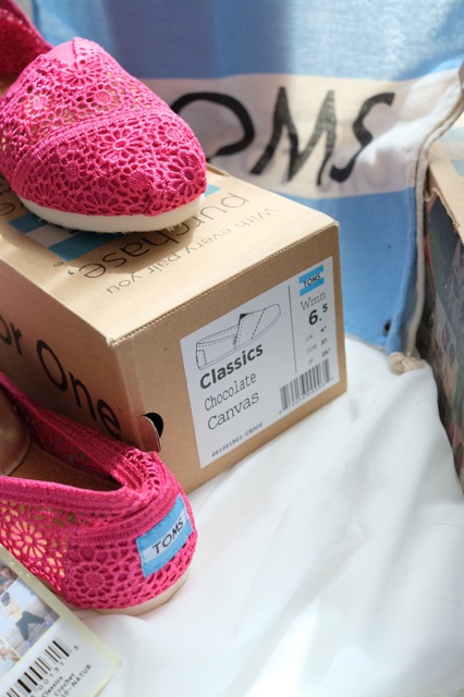 (อ่านรายละเอียดก่อนสังซื้อ)  ของแท้ Toms original แถมกระเป๋าผ้า  สีชมพูผ้าลูกไม้ / สีน้ำตาลผ้าทึบ ไซส์ 5.5 – 6.อา ราคา ถูกที่สุด ดีลบีเคเค แกลเลอรีภาพที่ 3