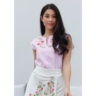 Lady Plus เสื้อแขนหยักปักลายดอกไม้ | Scalloped Blouse with Embroidery by Ohayo