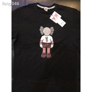 ✧☫✁❁เสื้อยืดผู้ชาย Uniqlo x Kaws Summer Graphic สำหรับผู้ชาย