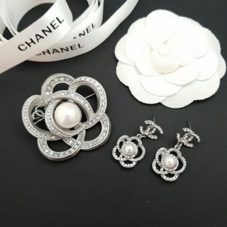 Set Brooch + Earring ดอกคามิลเลีย จากชาแนล