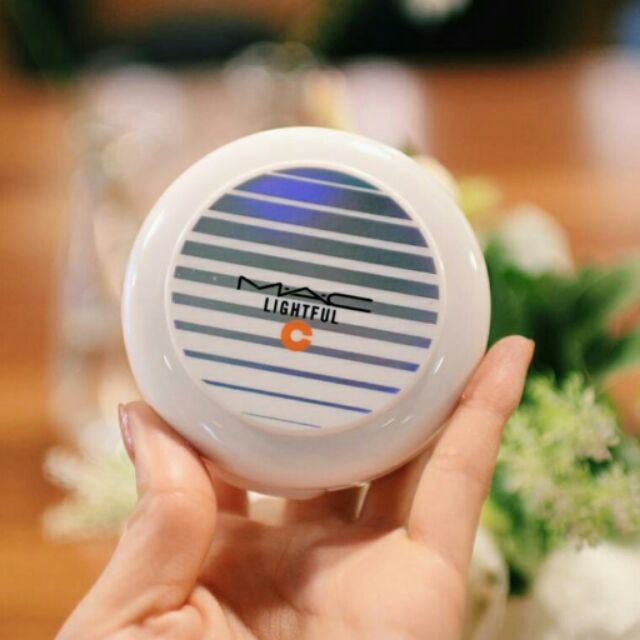 PREORDER MAC LIGHTFUL C CUSION FOUNDATION 💕