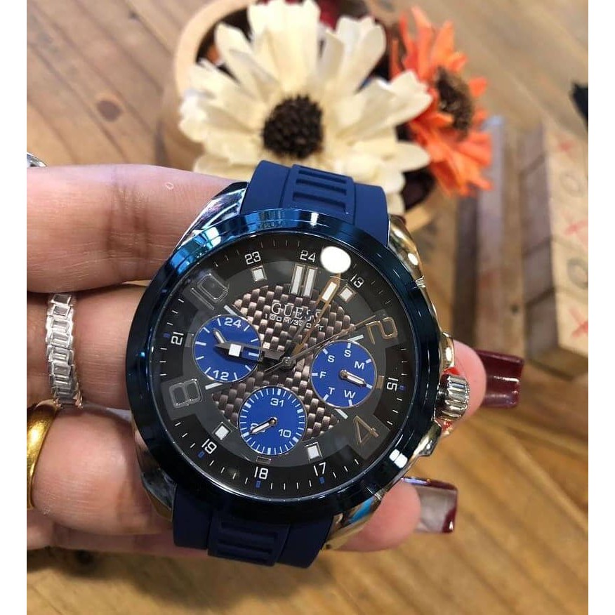 พร้อมส่ง นาฬิกาข้อมือผู้ชาย Guess สายซิลิโคนสีน้ำเงิน หน้าปัดสแตนเลสสีเงิน W1050G1
