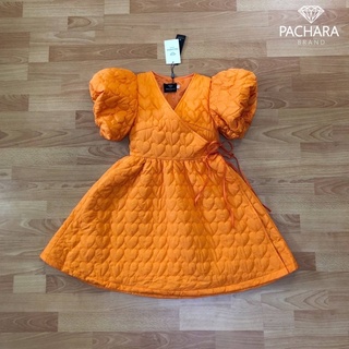 PACHARA BRAND  Detail: เดรสสั้นคอป้ายแขนตุ๊กตา เนื้อผ้าทอนูนปักลายหัวใจทั้งชุด