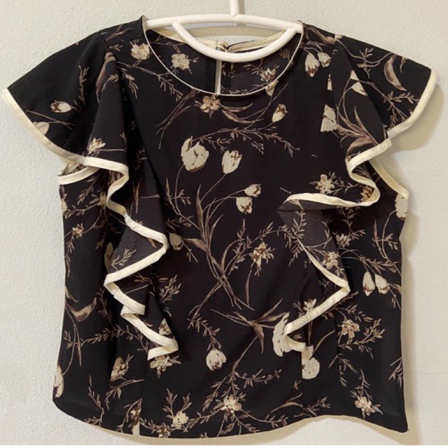 เสื้อตัวสั้น ยี่ห้อhaas ส่งต่อ