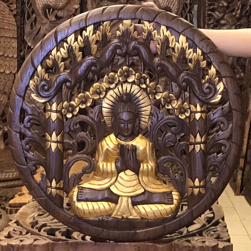 แผ่นไม้สัก แกะสลัก ลายพระพุทธรูป ทรงกลม ขนาด 60x60 cm. พระพุทธรูปไม้แกะสลัก งานไม้สัก แผ่นไม้ฉลุ ไม้ตกแต่งติดผนัง