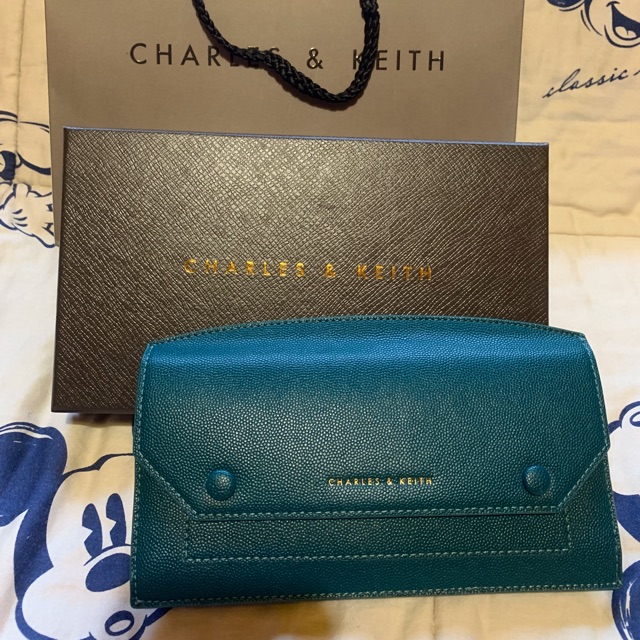 กระเป๋าตังค์ charles & keith