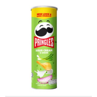 Pringles Potato Chips Sour Cream and Onion Flavor 107g.พริงเกิลส์มันฝรั่งทอดกรอบรสซาวครีมและหัวหอม 107กรัม