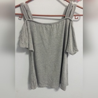เสื้อสายเดี่ยวปาดไหล่ มือ1
