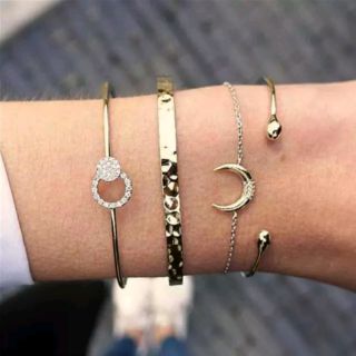 กำไลเซ็ท • Bangle Set