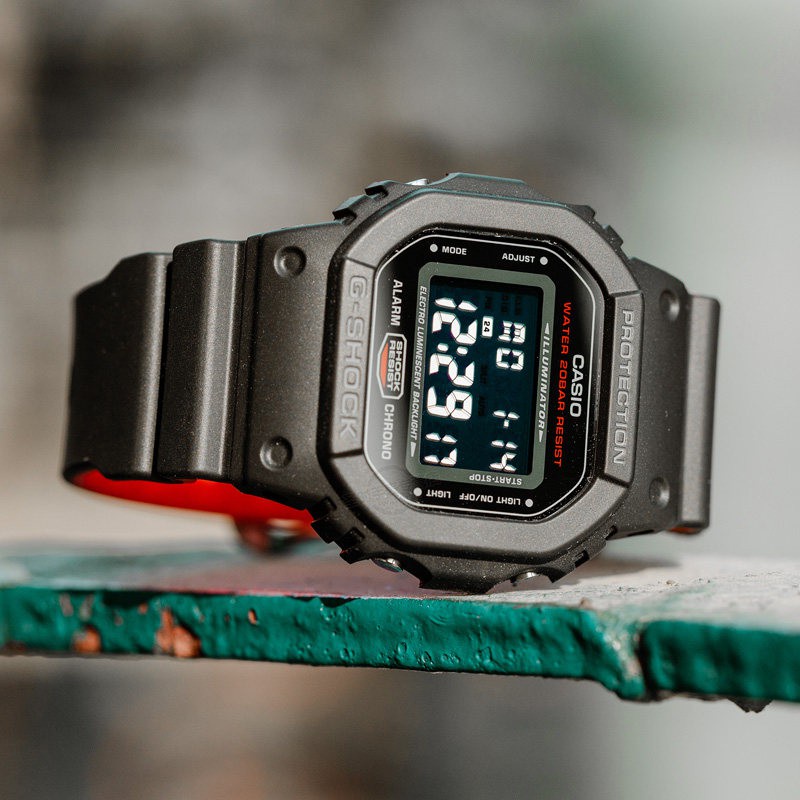 นาฬิกาคู่ นาฬิกาสมาร์ทวอช Casio G-shock แท้100% รุ่น DW-5600HR-1DR นาฬิกาข้อมือชาย ของแท้100%จัดส่งพร้อมกล่องคู่มือใบประ