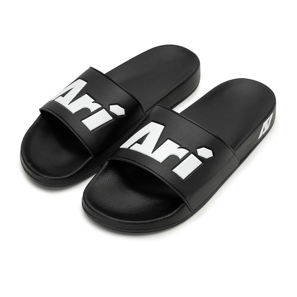 ARI SLIDE SANDALS - BLACKWHITE รองเท้าแตะแบบสวม แต่งด้วยโลโก้ Ari ...