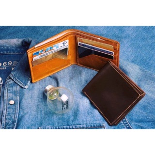 •	กระเป๋าสตางค์สั้น แบบ C/  Short wallet Oil Pull Leather (หนังสือออยพลูอัพ)