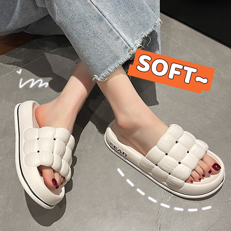 LGShoes ✨รองเท้าแตะแบบสวมออกมาเป็นลายสานตะกร้า ด้านข้างสกรีนตัวอักษรภาษาอังกฤษและมีสีตัดขอบ🍭พลาดไม่ได้น้าาา🔥