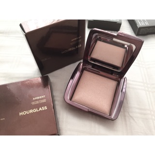 Hourglass ambient lightening powder สี dim light