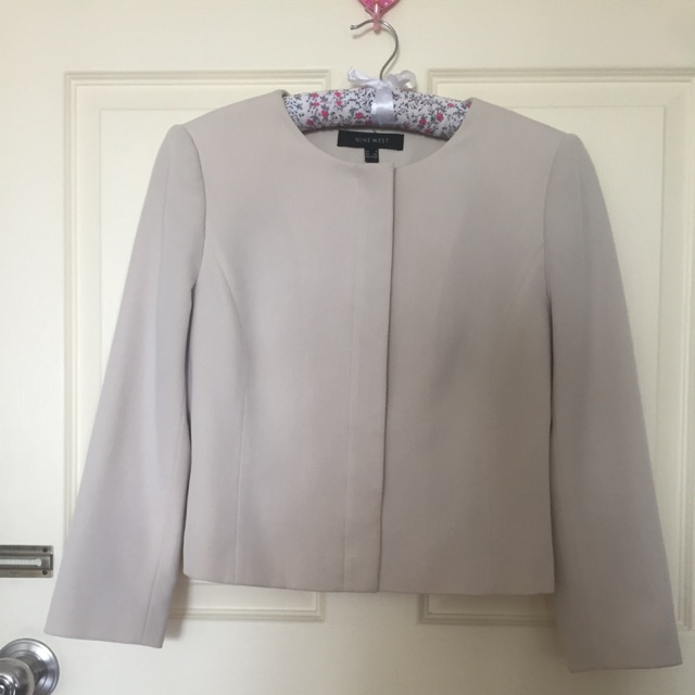 สูทสีครีมของ Nine West (size 8 หรือ 40)