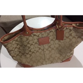 กระเป๋า Coach แท้ F12564 ทรงพัด /ผ้าแคนวาส/ สภาพ 90 %