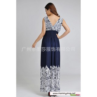 Maxi Dress เดรสคลุมท้องตัวยาวสีน้ำเงิน เด่นที่ช่วงบนและชายกระโปรงลายกุหลาบ