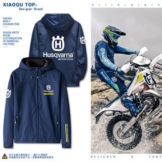 [MOL Shop] HUSQVARNA Huswana เสื้อแจ็กเก็ต มีฮู้ด ทรงหลวม สําหรับผู้ชาย และคู่รัก เหมาะกับการขี่รถมอเตอร์ไซค์