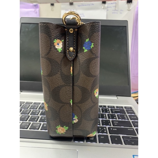 กระเป๋า bucket mini ลายกุหลาบ coach C7270 ของแท้100% คะ ใหม่มากไม่ได้ใช้งาน
