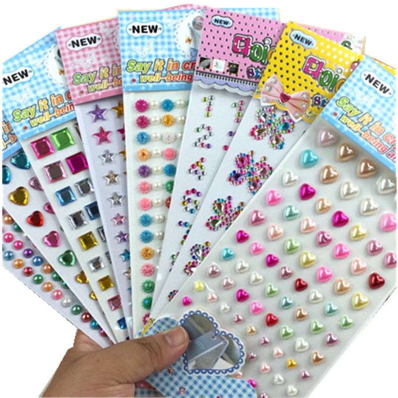 หลายรูปแบบสีผสมอะคริลิ พลอยเทียม คริสตัล สติ๊กเกอร์ทําเอง เด็กน่ารักของเล่นสติกเกอร์โน๊ตบุ๊คกรอบ แอพพลิเคชั่น สติกเกอร์ตกแต่งใบหน้า3ง โซ่สีมุกสติก